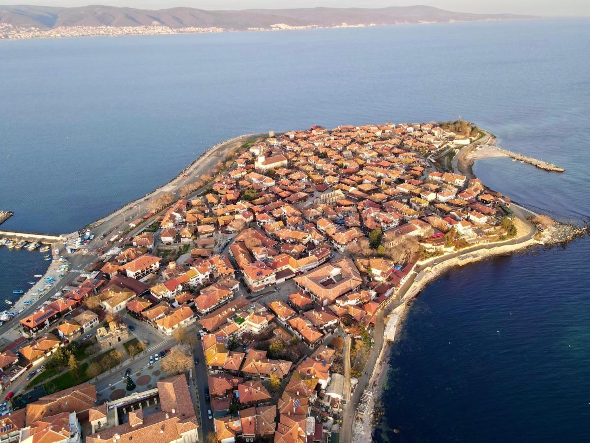 Family Hotel Lebed Nesebar Buitenkant foto