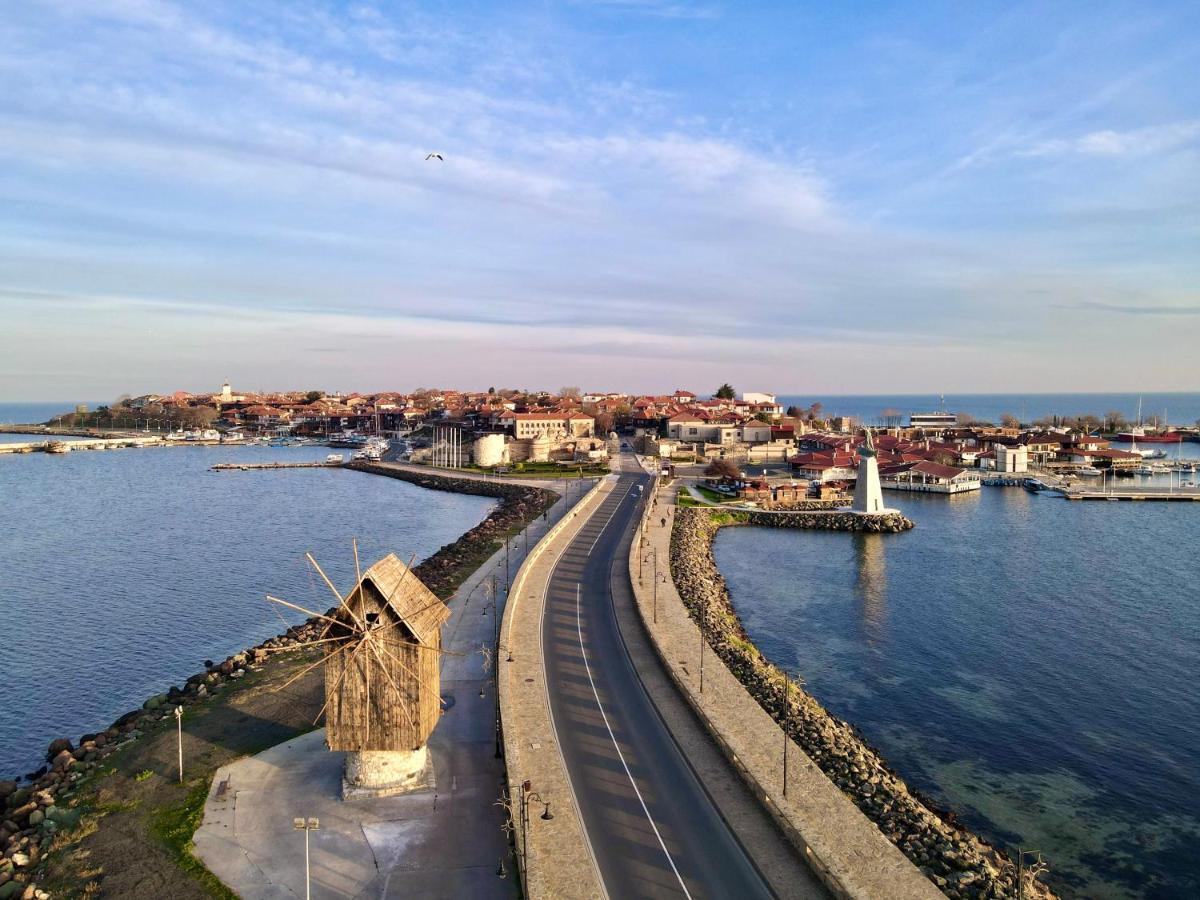 Family Hotel Lebed Nesebar Buitenkant foto